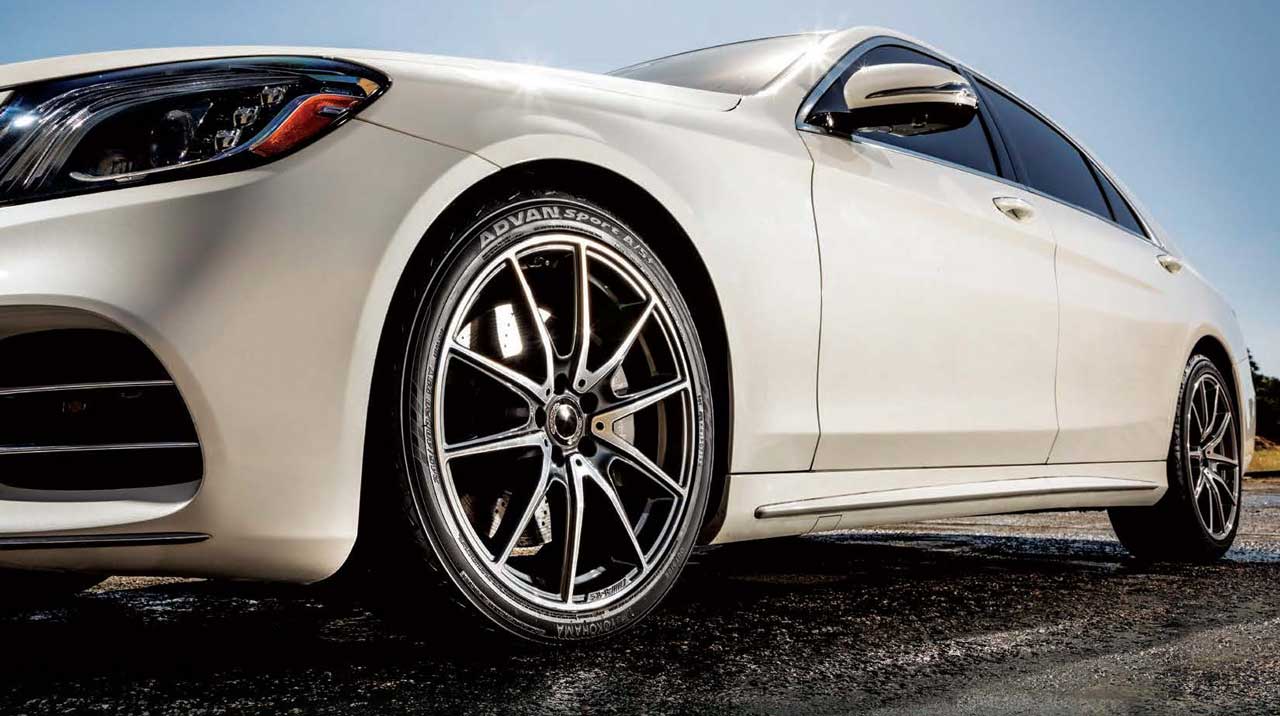 photo of car and tire